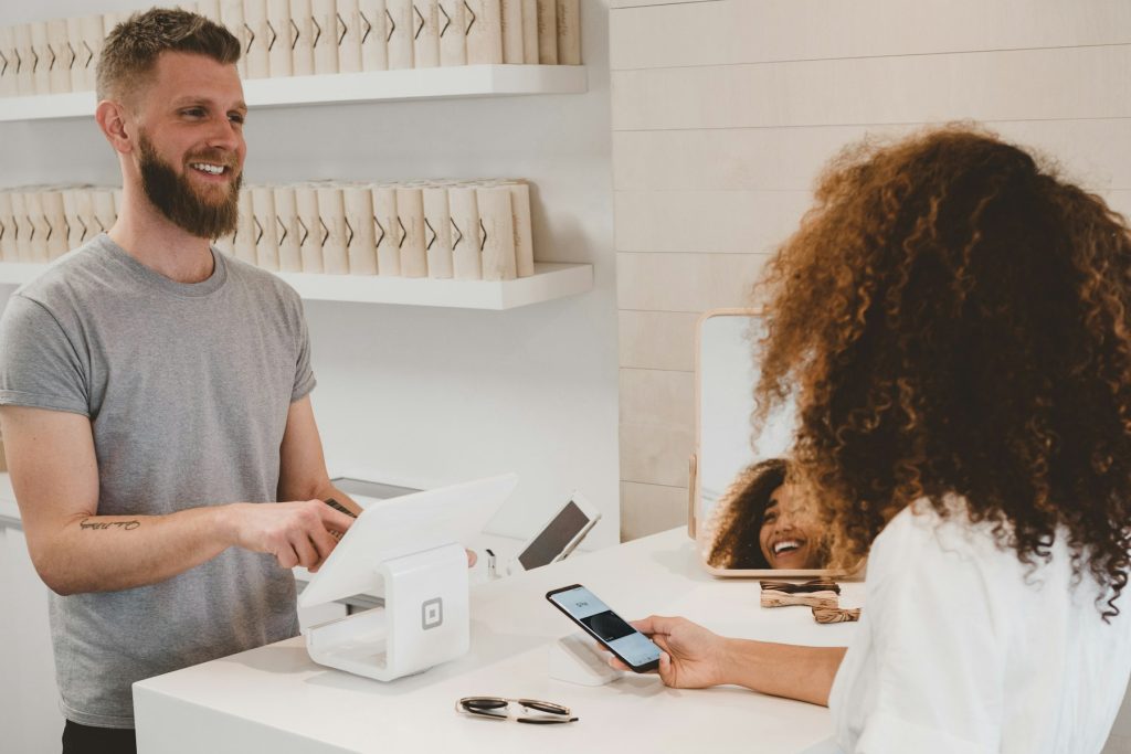 E-commerce: paying at a shop checkout